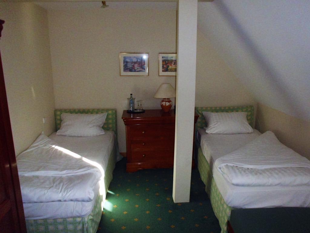 Double Room,364210051:JPEG